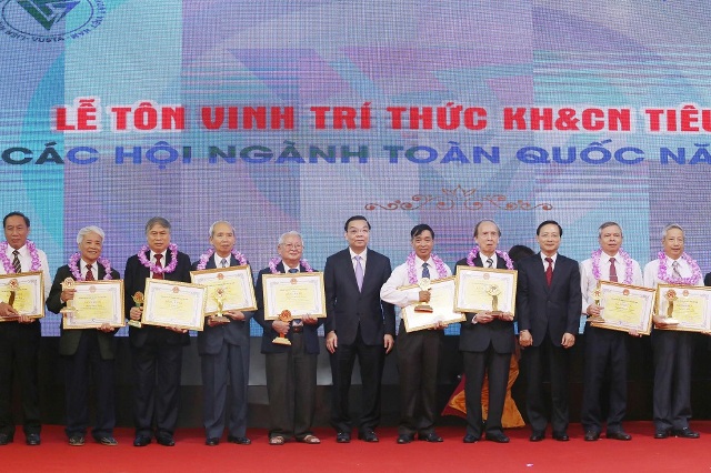 Vinh danh 53 trí thức khoa học và công nghệ toàn quốc năm 2017